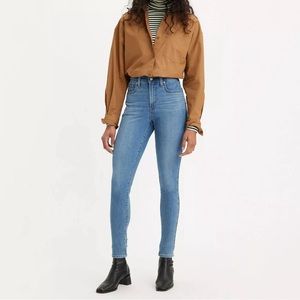 Levi’s 721 light wash High rise women’s skinny jeans size 26 / Levi’s women’s